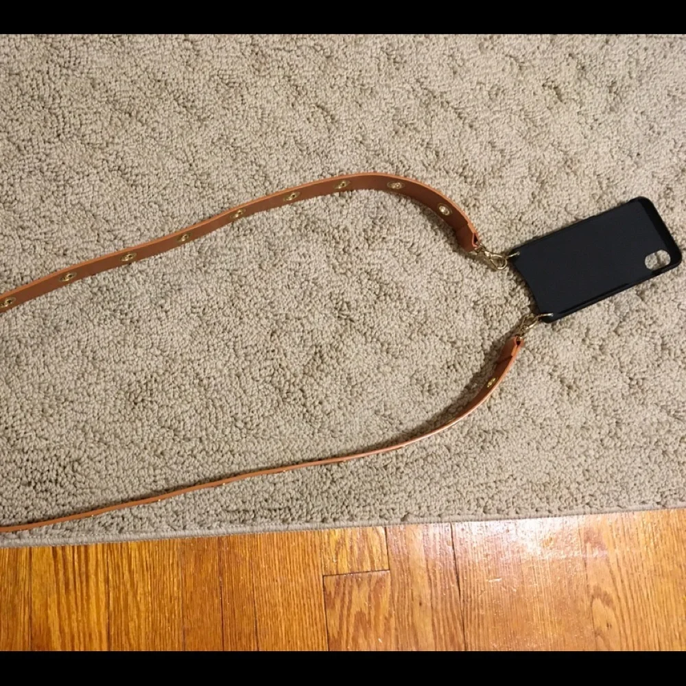 Crossbody iPhone holder - Picture 2 of 3
